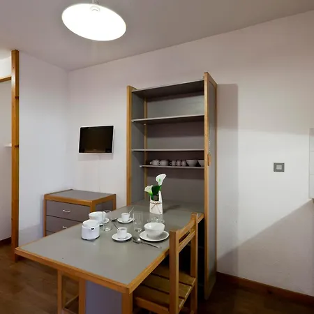 아파트 Confortable Pour 2 Avec Balcon Et Wifi A - Fr-1-512-114 브리드레방